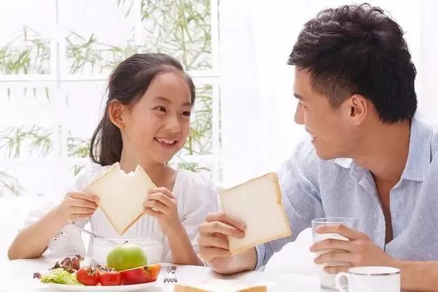 玉米是胃病的“发物”？医生：夏季养胃，这几类食物要尽量少吃