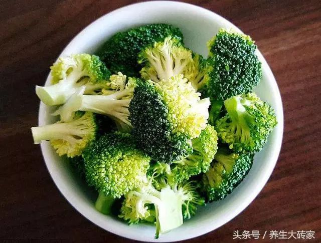 这3种食物，坚持吃，杀幽门螺杆菌，修复胃粘膜，胃会慢慢变好！