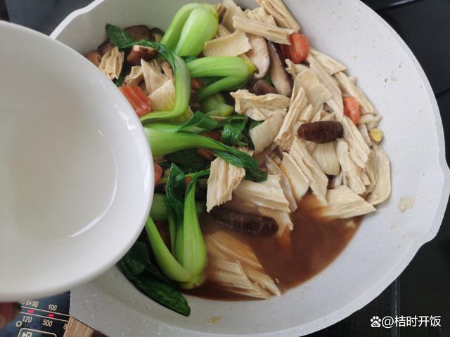 轻食菜推荐鲜味好吃的蚝油鲜蔬焖腐竹，饱腹感强，排毒护肠胃！