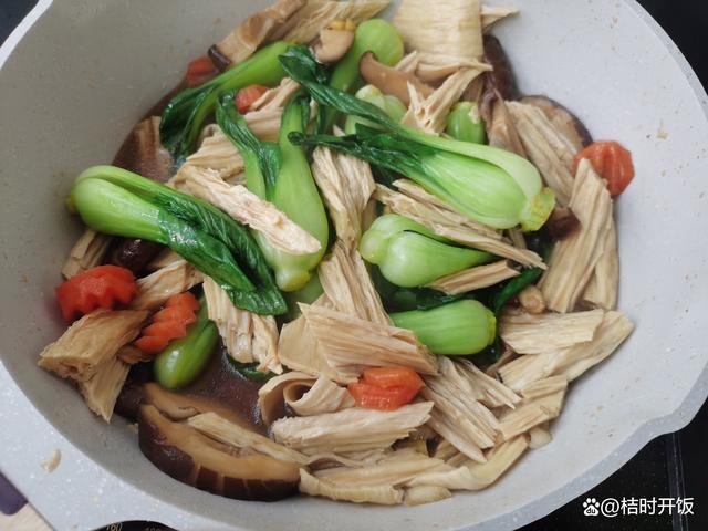 轻食菜推荐鲜味好吃的蚝油鲜蔬焖腐竹，饱腹感强，排毒护肠胃！